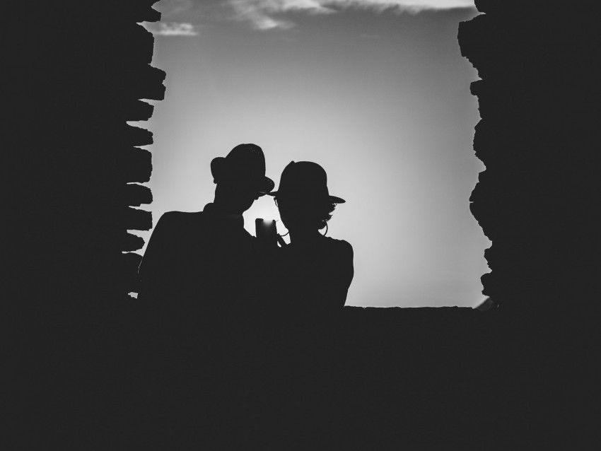 arch, couple, silhouettes, bw, sunset