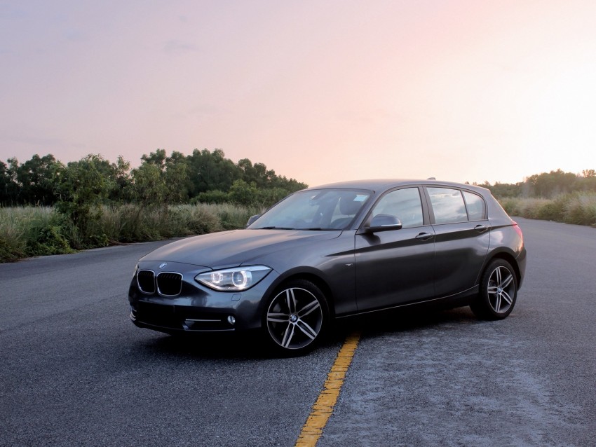 Bmw 118 Bmw Car Sedan Gray Side View Road Asphalt Background