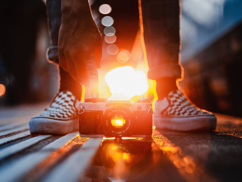 camera, hands, light, legs, blur