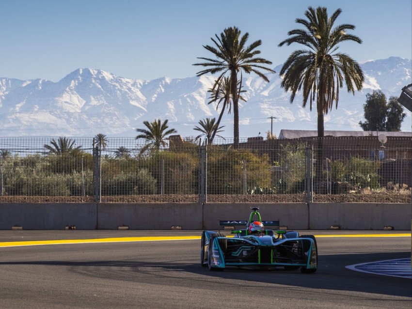 Formula 1 Car Track Racing Asphalt Racer Trees Palm Trees Fence Background