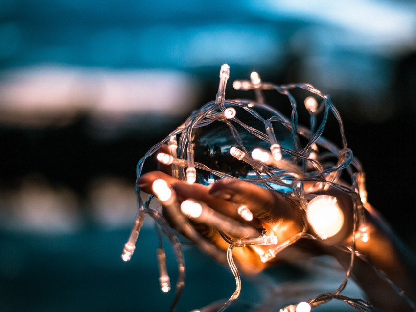 garland, hands, light, blur, light bulbs