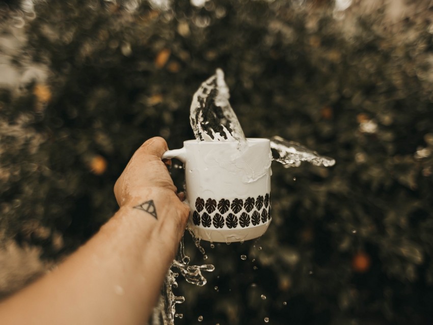 hand, mug, spill, water, spray