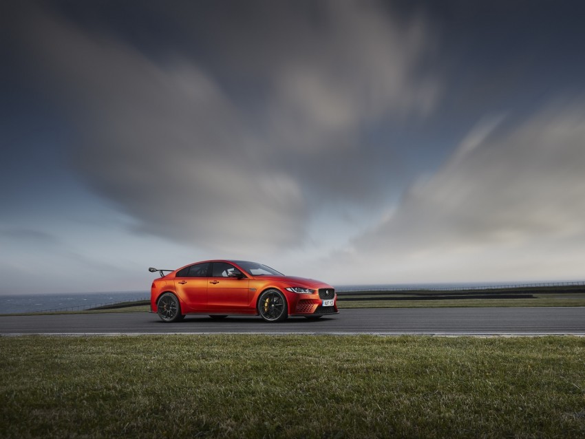 Jaguar Xe Sv Project 8 Jaguar Road Side View Background