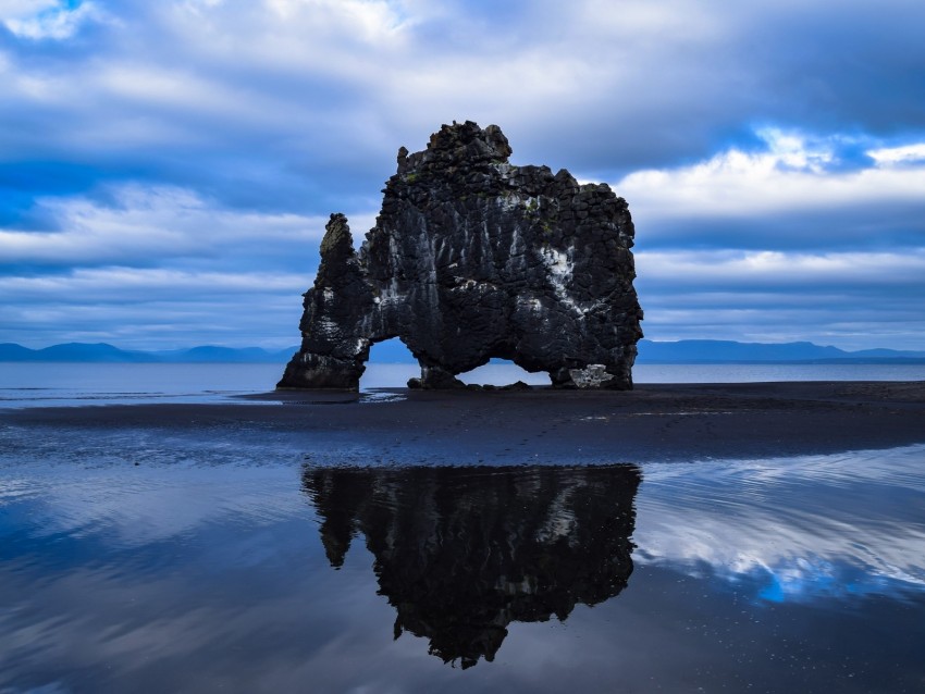 Rock Sea Coast Basalt Stack Hvitserkur Iceland Background