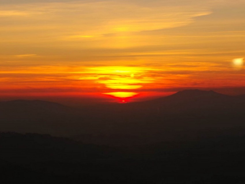 Sunset Horizon Glow Mountains Clouds Red Background